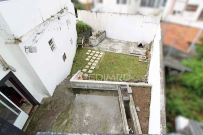 Moradia T4 para Venda em Angra (Nossa Senhora da Conceição)