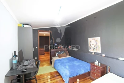 Moradia T4 para Venda em Angra (Nossa Senhora da Conceição)