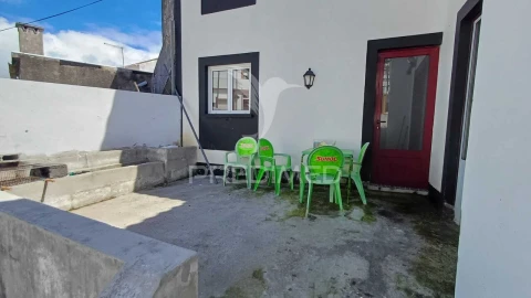 Moradia T4 para Venda em Angra (Nossa Senhora da Conceição)