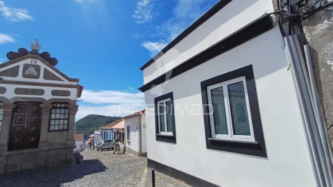Moradia T4 para Venda em Angra (Nossa Senhora da Conceição)