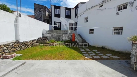 Moradia T4 para Venda em Angra (Nossa Senhora da Conceição)