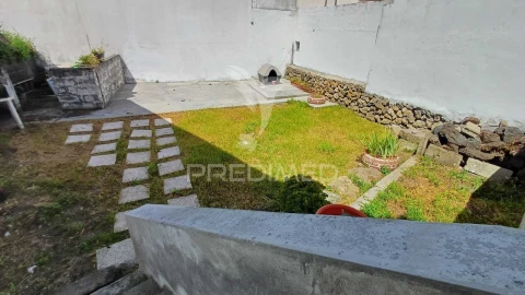 Moradia T4 para Venda em Angra (Nossa Senhora da Conceição)