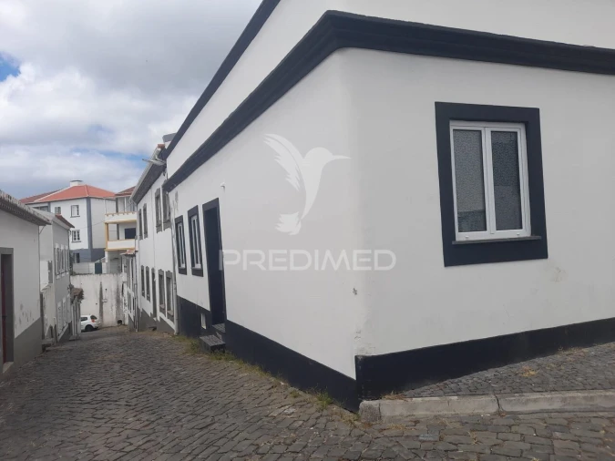 Moradia T4 para Venda em Angra (Nossa Senhora da Conceição) Foto 2