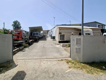 Armazém para Arrendamento em Moita