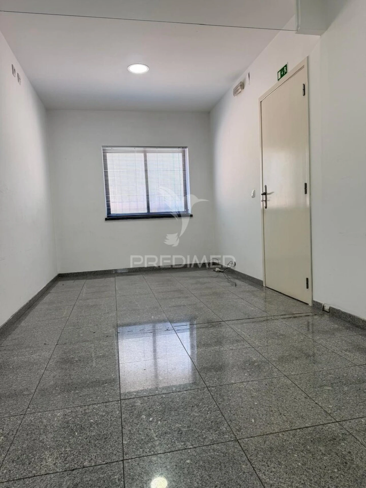 Loja para Arrendamento em Pernes Foto 7