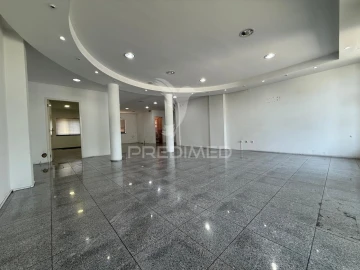 Loja para Arrendamento em Pernes
