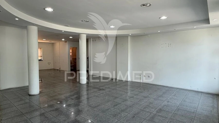 Loja para Arrendamento em Pernes