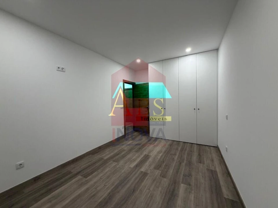 Apartamento T2 para Venda em Vila Verde e Barbudo Foto 12