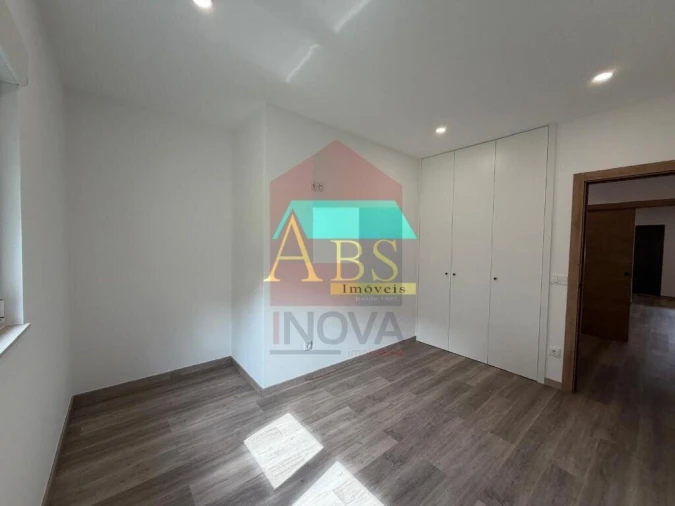 Apartamento T2 para Venda em Vila Verde e Barbudo Foto 16