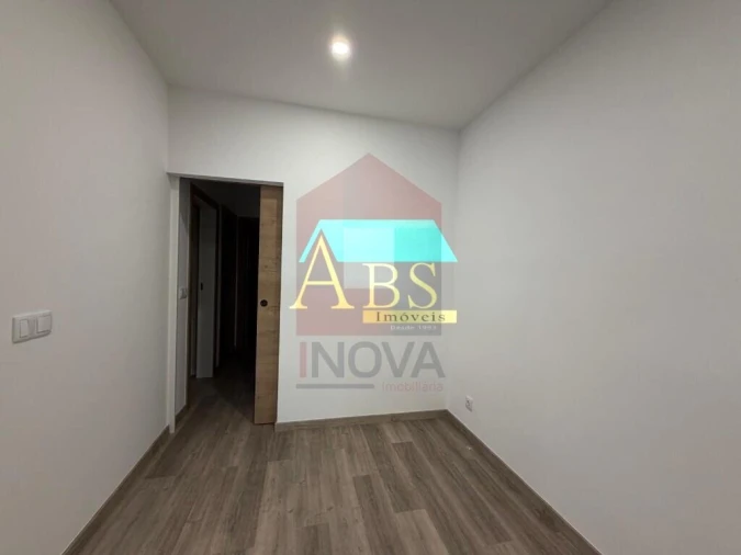 Apartamento T2 para Venda em Vila Verde e Barbudo Foto 11