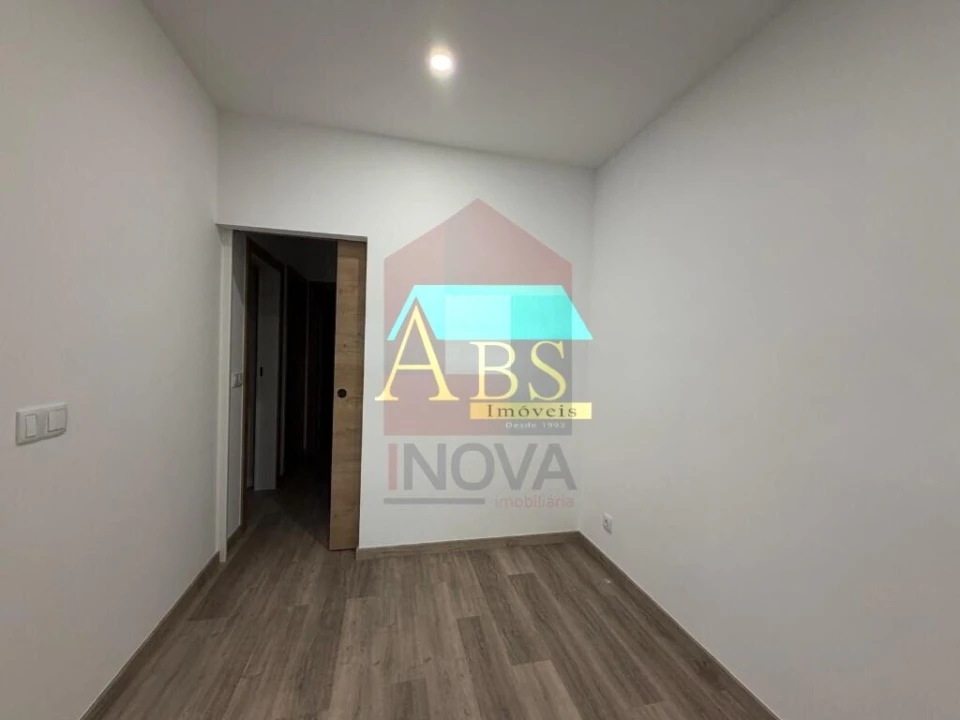 Apartamento T2 para Venda em Vila Verde e Barbudo Foto 11