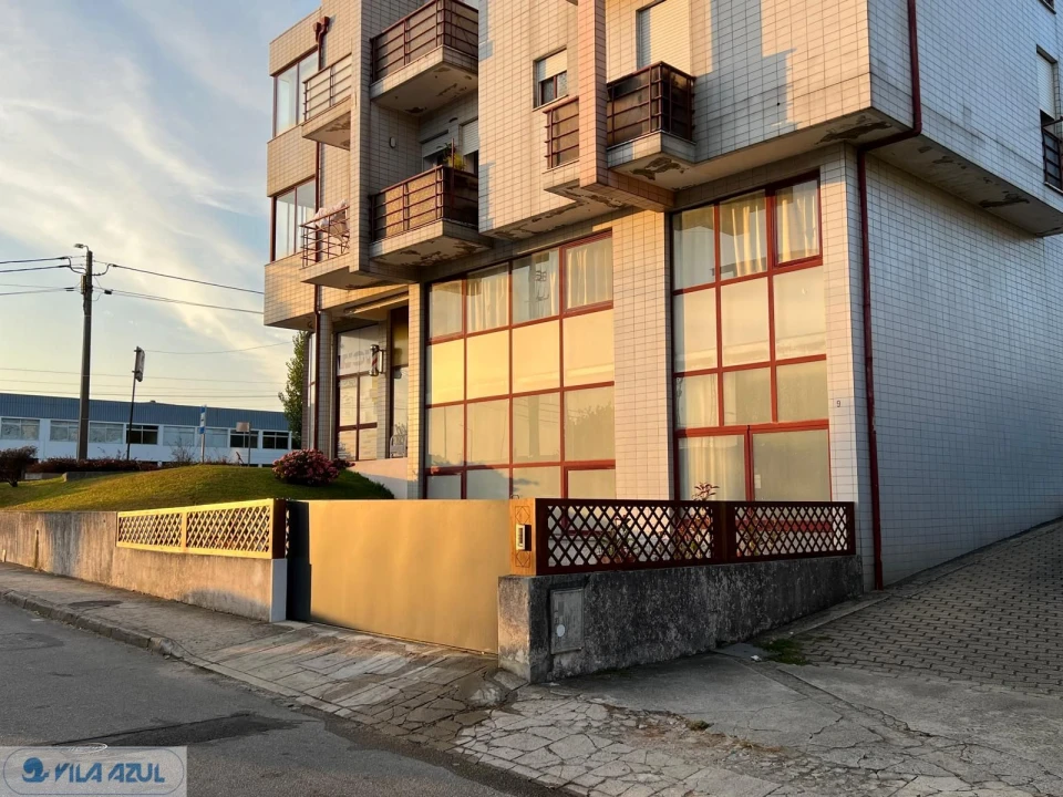 Apartamento T4 para Venda em Vilarinho das Cambas Foto 3