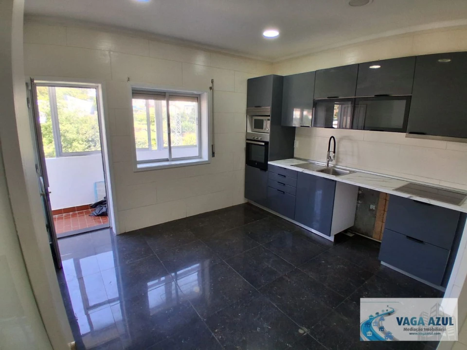 Apartamento T3 para Venda em Fânzeres e São Pedro da Cova Foto 3