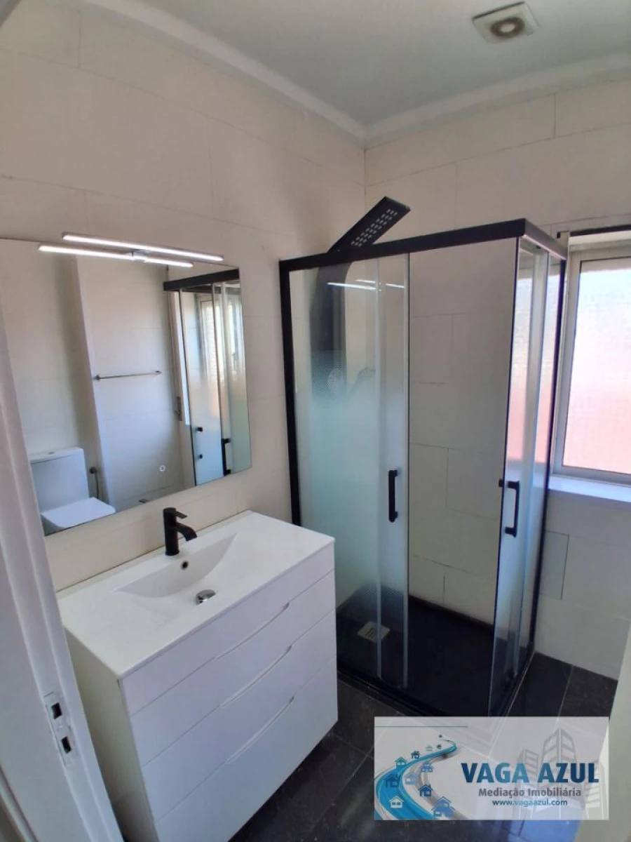 Apartamento T3 para Venda em Fânzeres e São Pedro da Cova Foto 17