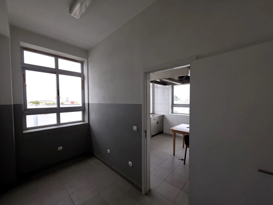 Armazém para Arrendamento em Canelas Foto 17