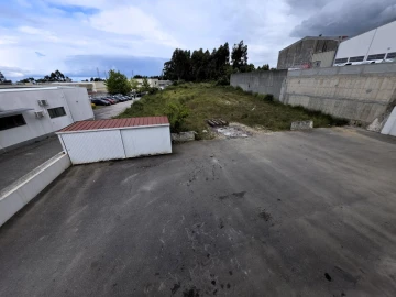 Armazém para Arrendamento em Canelas