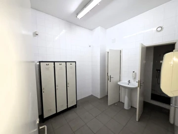 Armazém para Arrendamento em Canelas