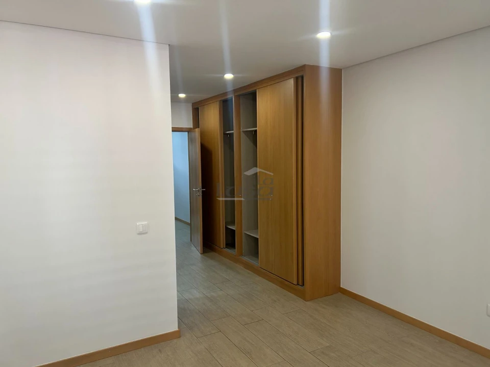 Apartamento T2 para Arrendamento em Gondomar (São Cosme), Valbom e Jovim Foto 6