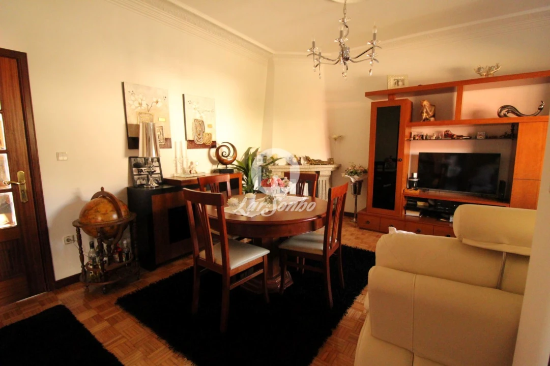 Moradia T3 para Venda em Golães Foto 1