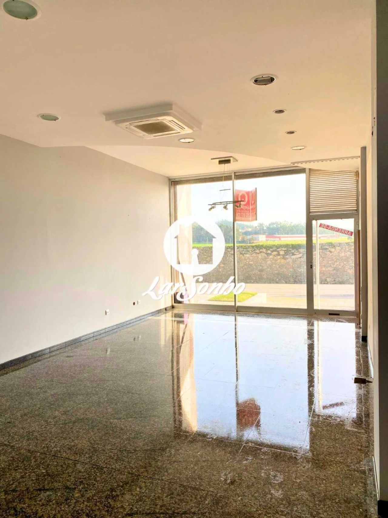 Loja para Arrendamento em Junqueira Foto 10