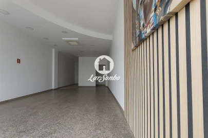 Loja para Arrendamento em Junqueira