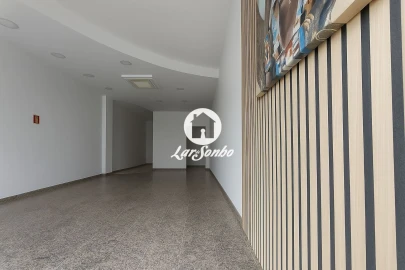 Loja para Arrendamento em Junqueira