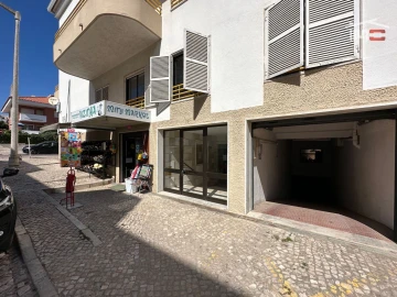 Negócio para Arrendamento em Costa da Caparica