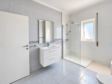 Apartamento T1 para Venda em Aguada de Cima