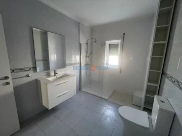 Apartamento T1 para Venda em Aguada de Cima