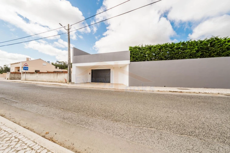 Moradia T3 para Venda em Olho Marinho Foto 6