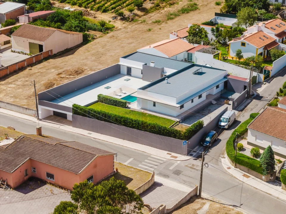Moradia T3 para Venda em Olho Marinho Foto 1