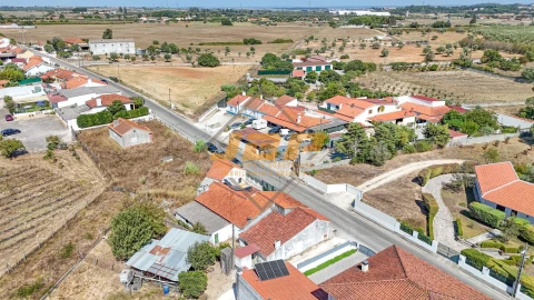 Moradia T3 para Venda em Romeira e Várzea