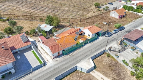 Moradia T3 para Venda em Romeira e Várzea