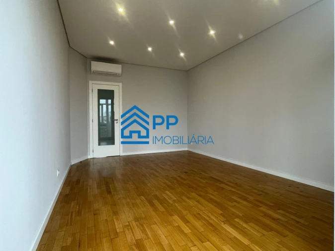 Apartamento T2 para Venda em Cedofeita, Santo Ildefonso, Sé, Miragaia, São Nicolau e Vitória Foto 2