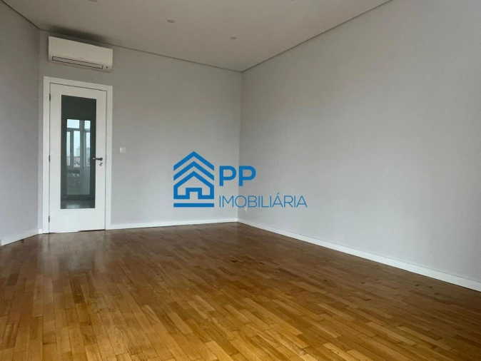 Apartamento T2 para Venda em Cedofeita, Santo Ildefonso, Sé, Miragaia, São Nicolau e Vitória Foto 3