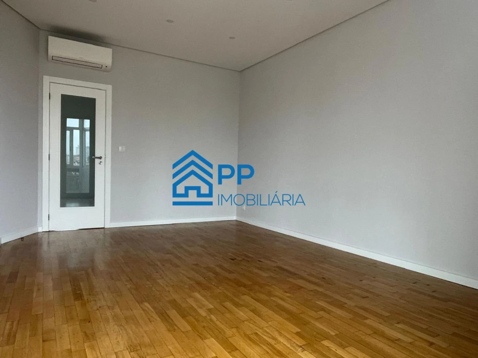 Apartamento T2 para Venda em Cedofeita, Santo Ildefonso, Sé, Miragaia, São Nicolau e Vitória Foto 3