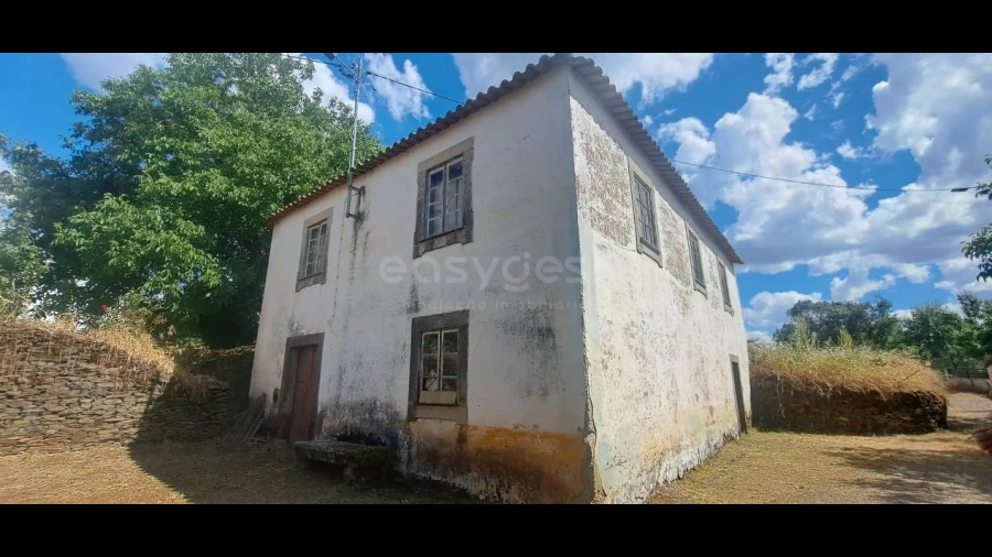 Moradia T4 para Venda em Caçarelhos e Angueira