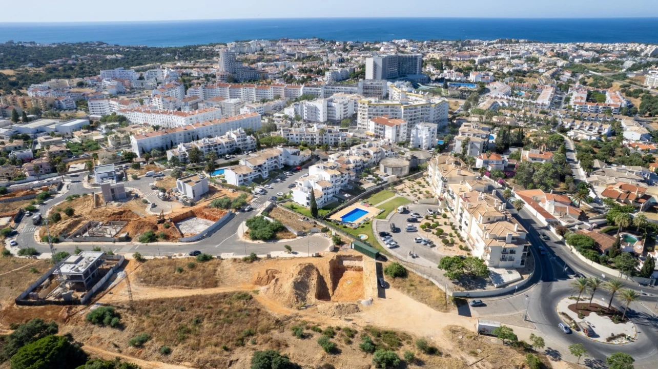 Terreno para Venda em Albufeira e Olhos de Água Foto 3