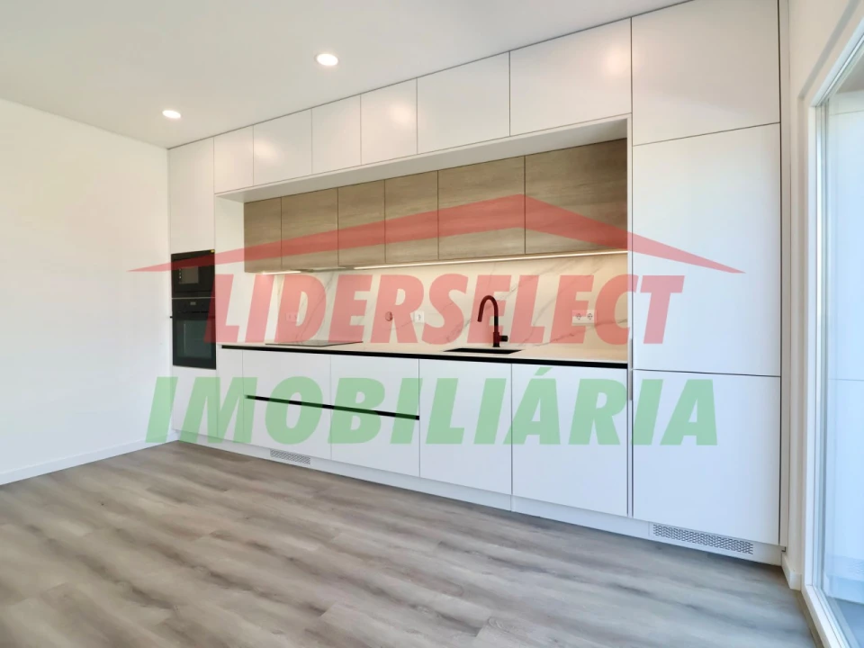 Moradia T3 para Venda em Silveira Foto 3