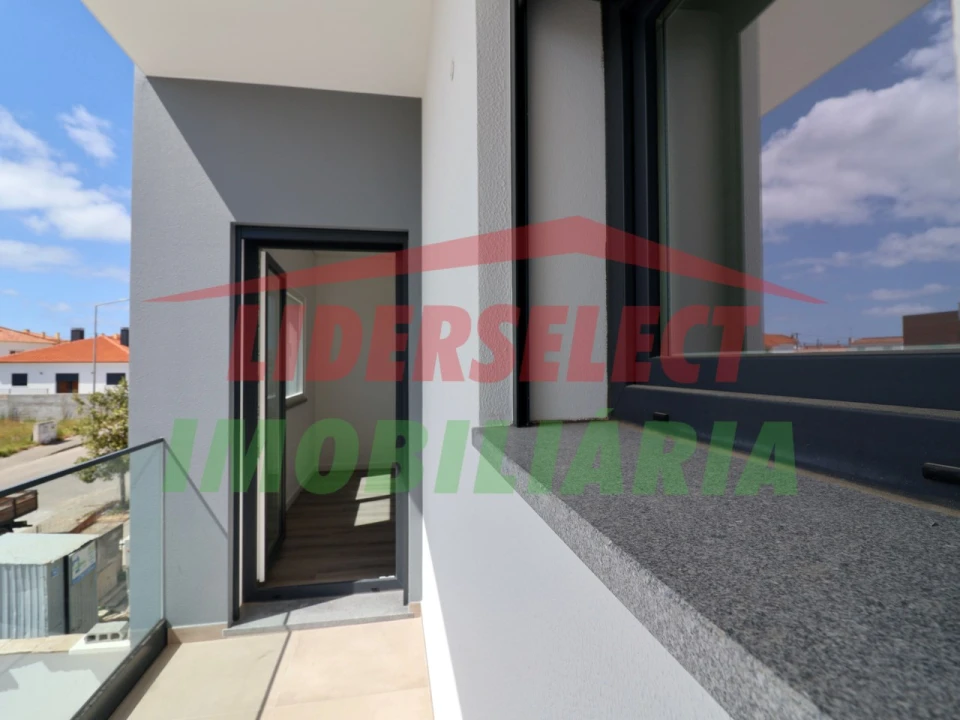 Moradia T3 para Venda em Silveira Foto 22