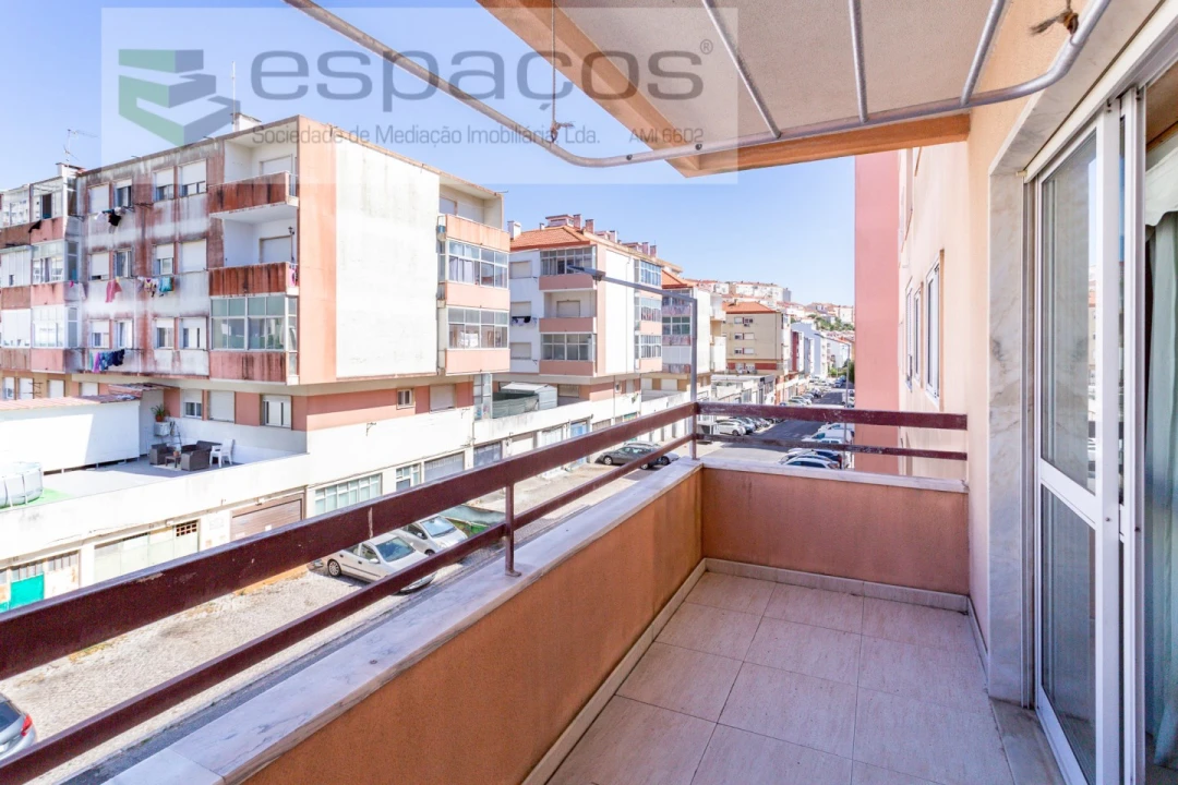 Apartamento T2 para Venda em Queluz e Belas Foto 3
