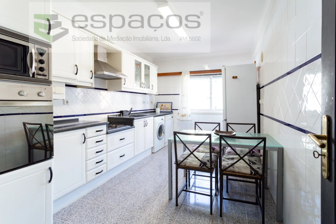 Apartamento T2 para Venda em Queluz e Belas Foto 2