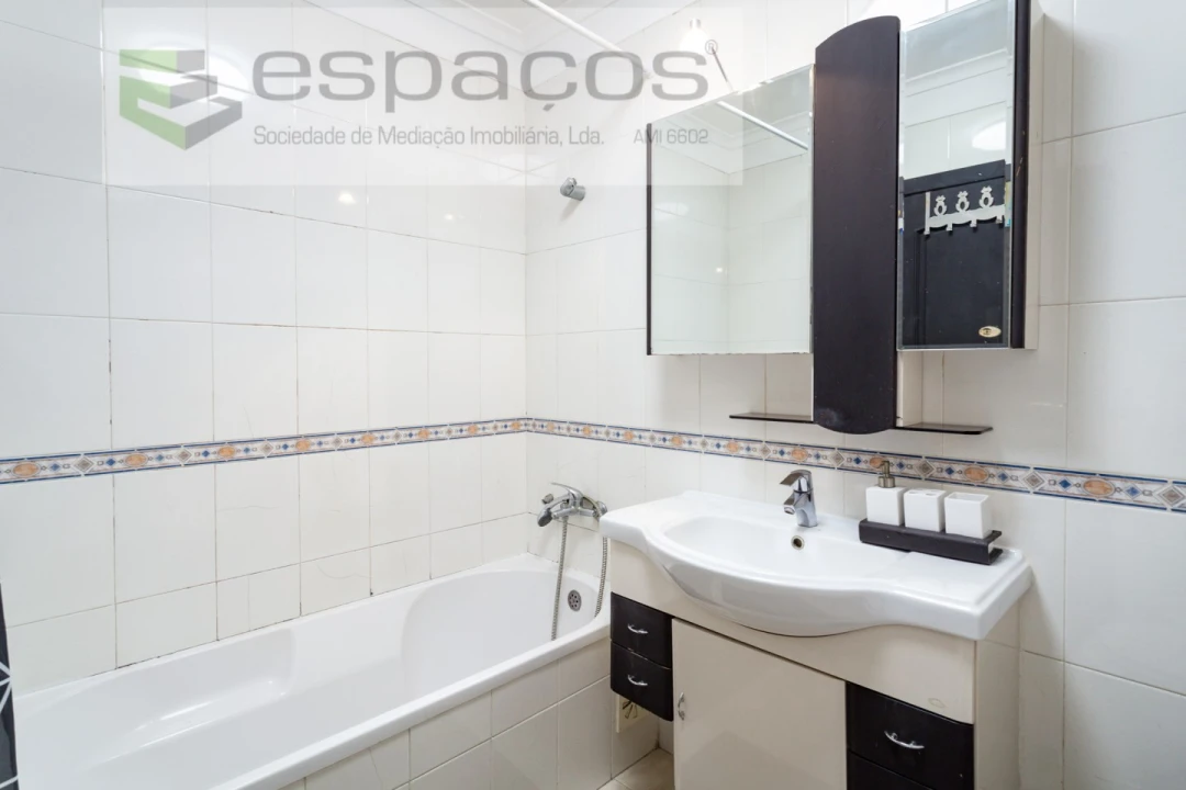 Apartamento T2 para Venda em Queluz e Belas Foto 14