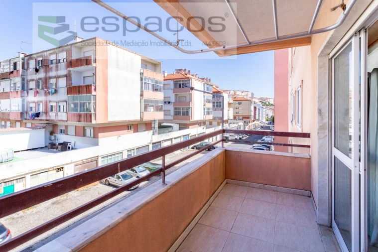 Apartamento T2 para Venda em Queluz e Belas Foto 3