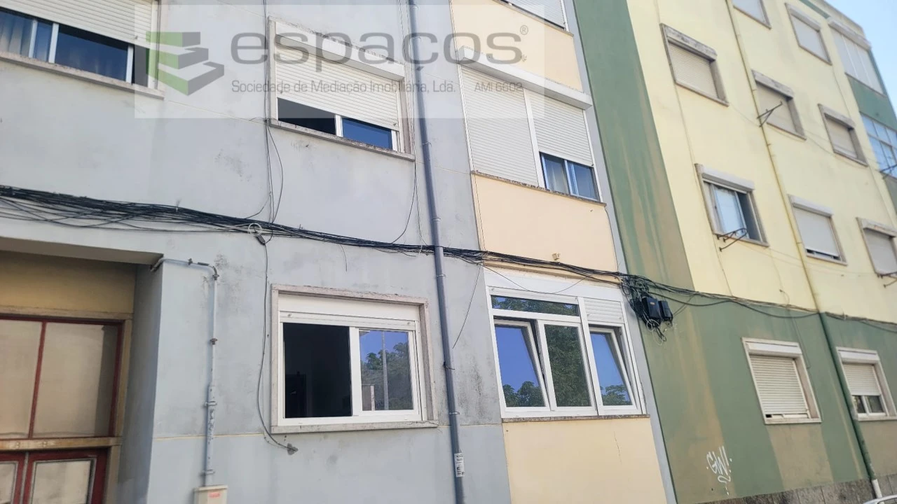 Apartamento para Venda em Rio de Mouro Foto 4