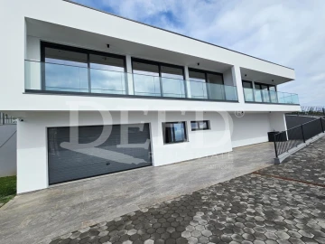 Moradia T3 para Venda em Santa Cruz