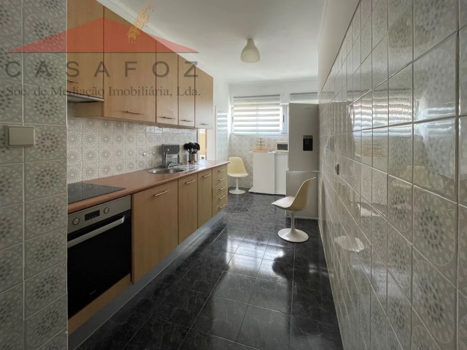 Apartamento T2 para Arrendamento em Ramalde Foto 10