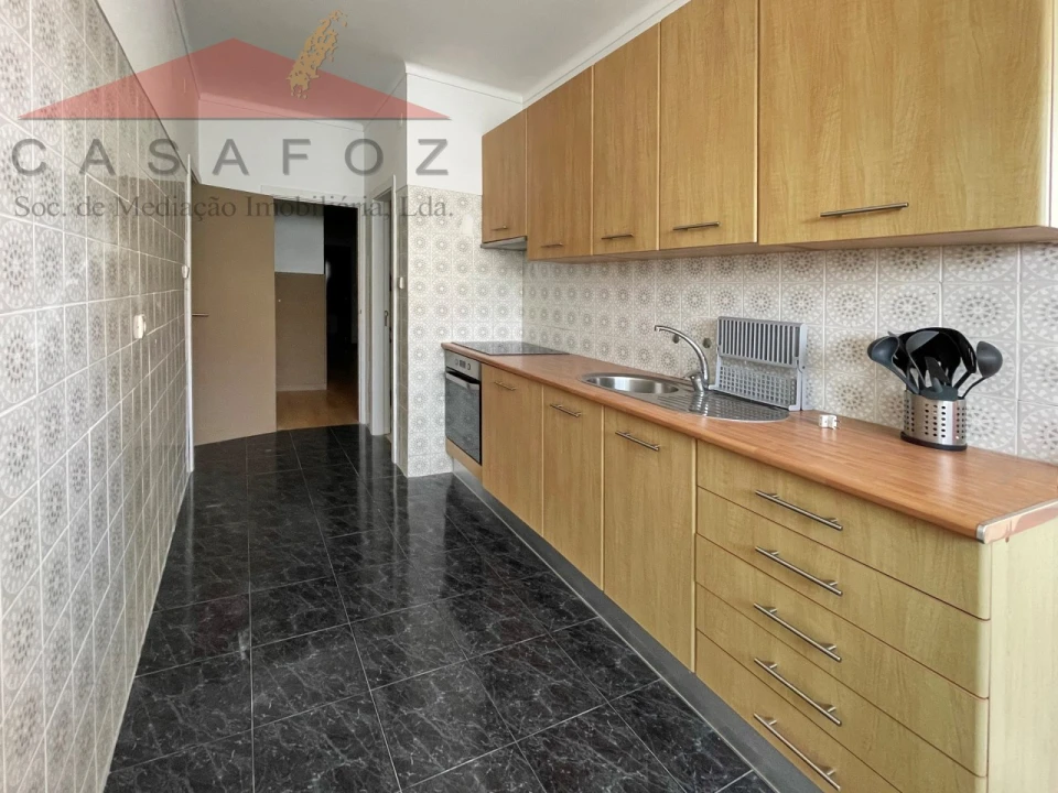 Apartamento T2 para Arrendamento em Ramalde Foto 11