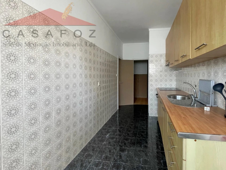 Apartamento T2 para Arrendamento em Ramalde Foto 12