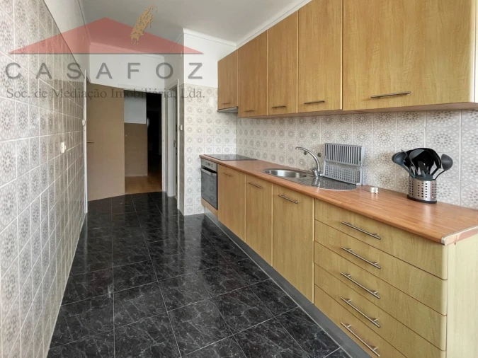 Apartamento T2 para Arrendamento em Ramalde Foto 11